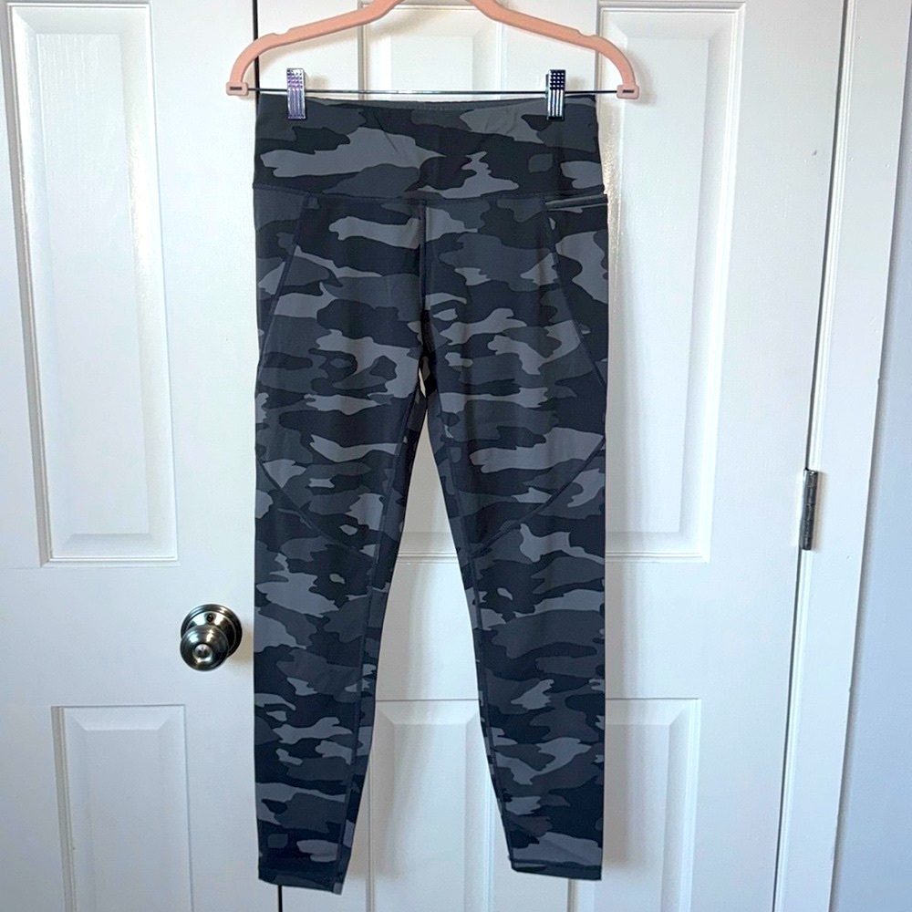 Women’s camo sweaty Betty leggings